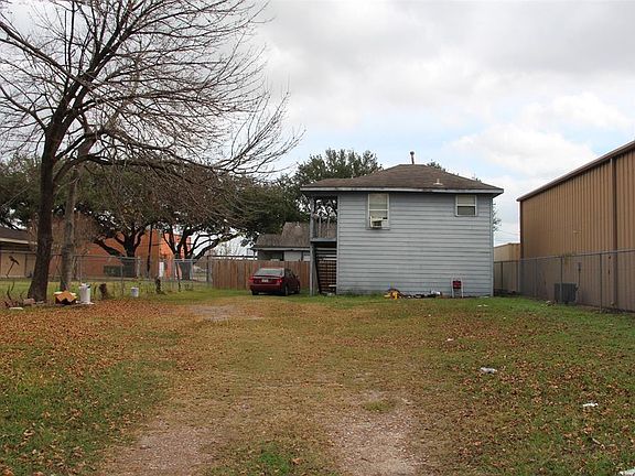 2nd image of 108 Charles St