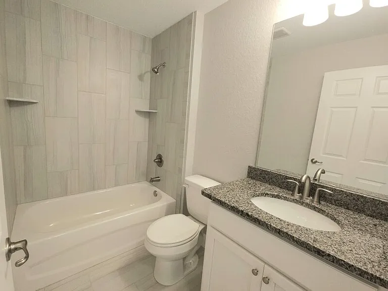 16318 SW 17th Ave — Photo 13
