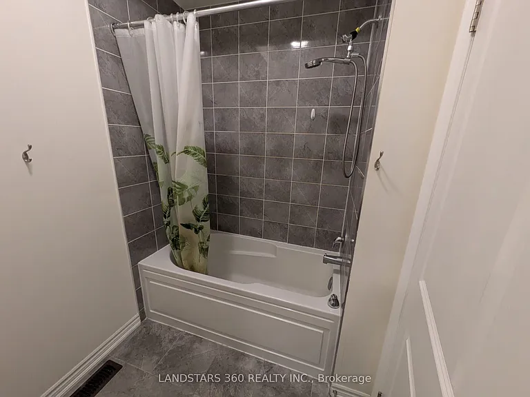 42 Lord Melborne St — Photo 26