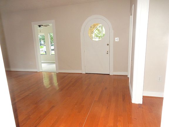 Front Door, Family Room, Entrance to Sunroom