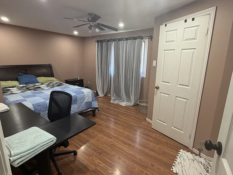 6 Cedarhill Cres — Photo 9