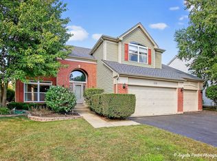 528 Cliffwood Ln, Gurnee, IL 60031