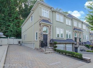 169 Presentation Cir, Staten Island, NY 10312
