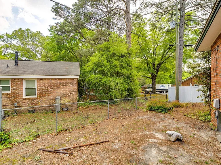 2742 Montgomery Ave — Photo 20