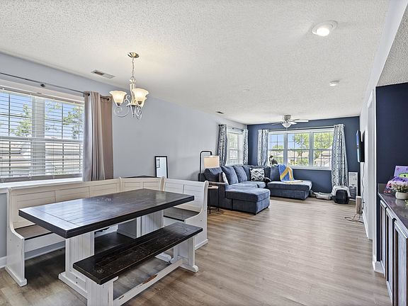 5th image of 4265 Villa Dr. #907