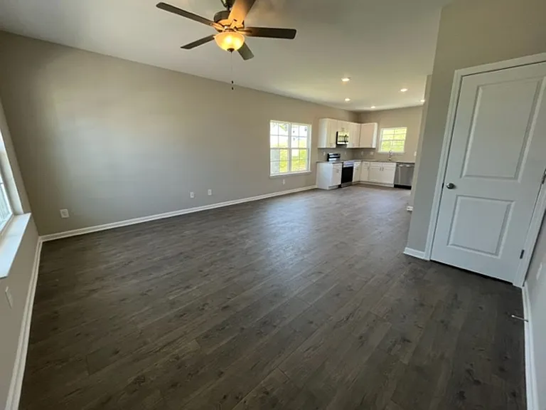 218 Tara Ct — Photo 2