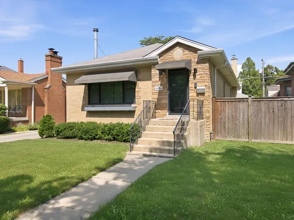940 N Oak Park Ave, Oak Park, IL 60302