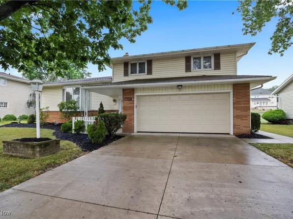 5632 Pinnacle Park Dr, Seven Hills, OH 44131