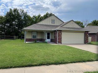 2106 S Russell St, Skiatook, OK 74070