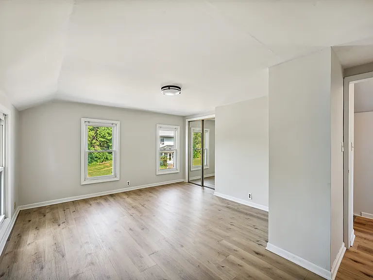 536 N Cedar St — Photo 10