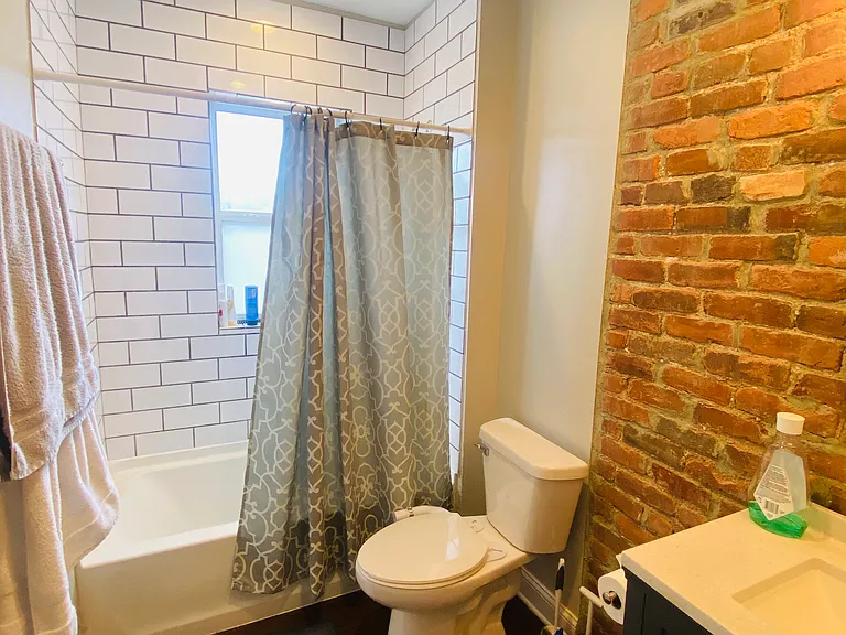 1138 S High St — Photo 15