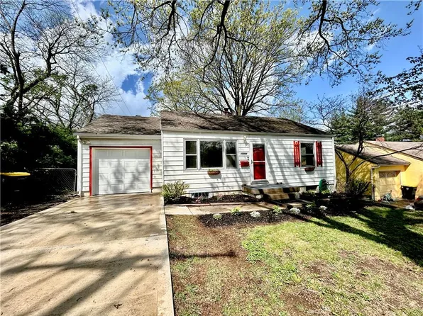 10044 Charlotte St, Kansas City, MO 64131