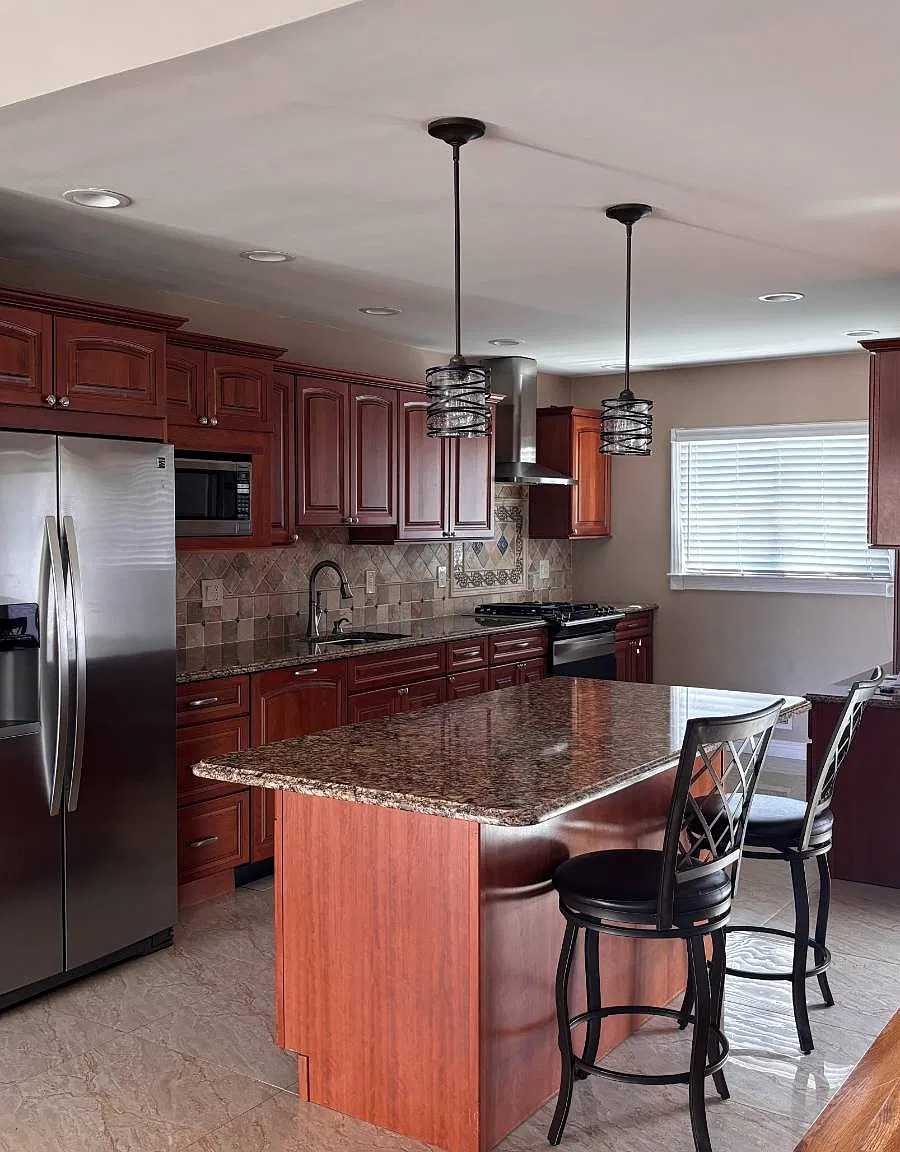 4 bed, 2.5 bath, $5,650 — Photo 2