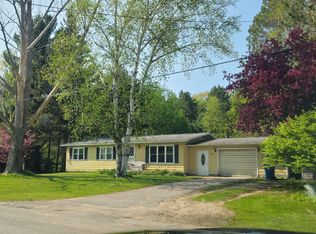 5732 Dyke St, Onekama, MI 49675