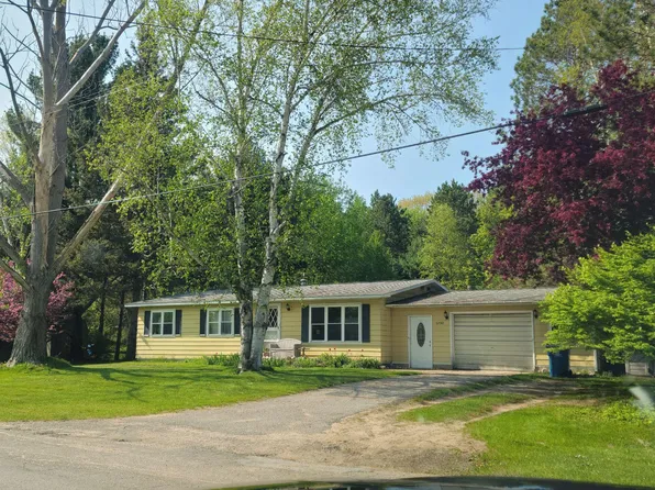 5732 Dyke St, Onekama, MI 49675