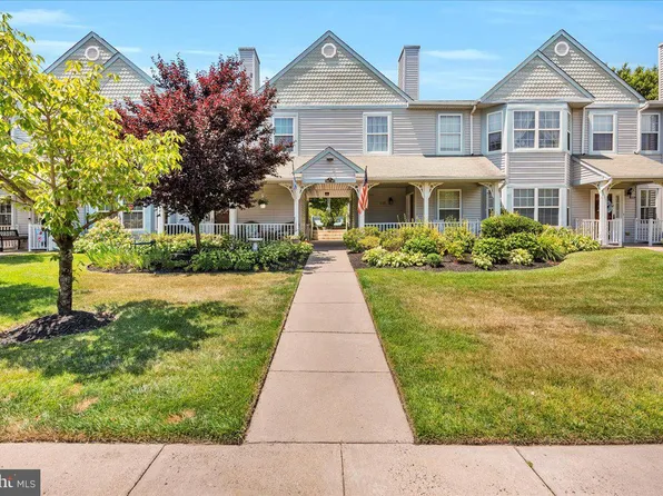 1003 Sweetwater Dr, Cinnaminson, NJ 08077