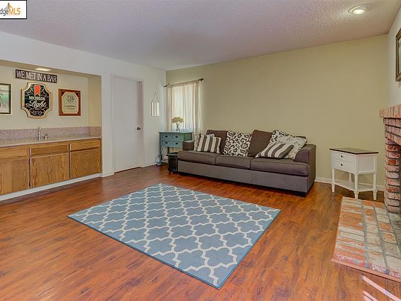 5th image of 3851 Rockford Dr