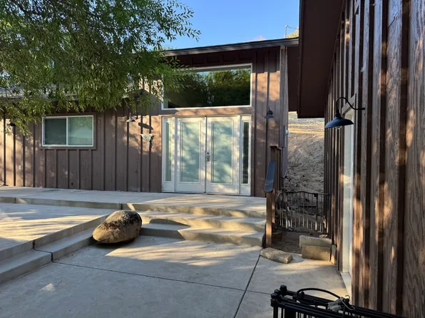 18464 Tollhouse Rd #B, Clovis, CA 93619