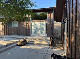 18464 Tollhouse Rd, Clovis, CA