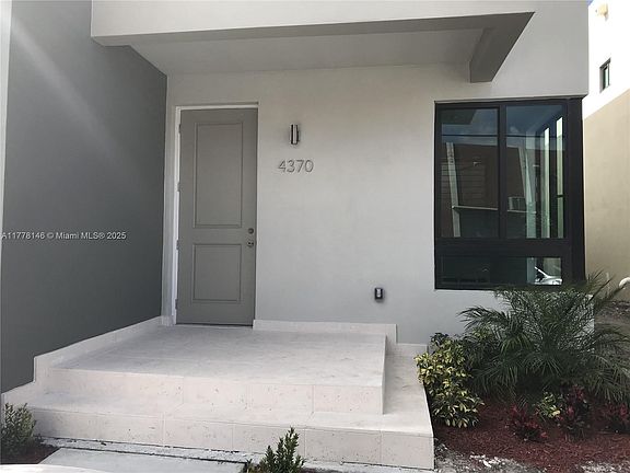 2nd image of 4384-4400 E 10th Ave