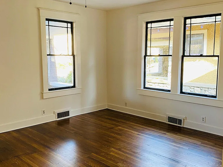 1683 York Ave — Photo 8