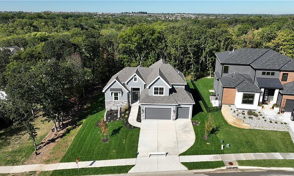 1st image of 102 NW Ambersham Dr