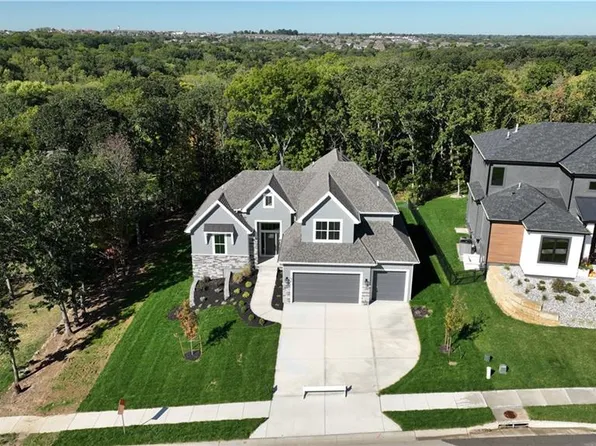 102 NW Ambersham Dr, Lees Summit, MO 64081