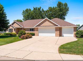568 Royal Saint Pats Dr, Wrightstown, WI 54180