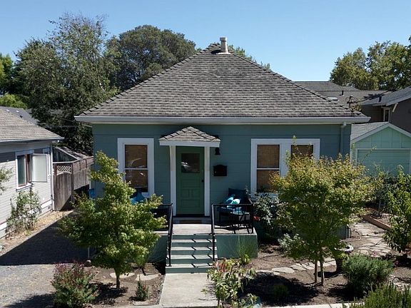 3rd image of 407 Oak Street