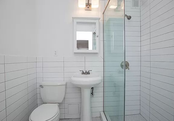 4th image of 155 E 34th St APT 8L
