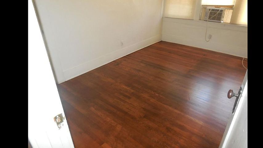 2nd image of 924 N 3rd Ave