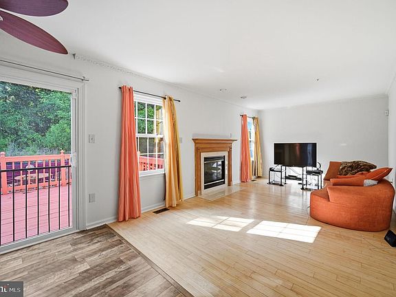 3rd image of 7524 Val Ln