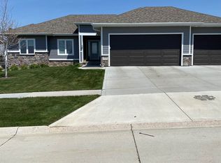 6333 Tiger Dr, Sioux City, IA 51106