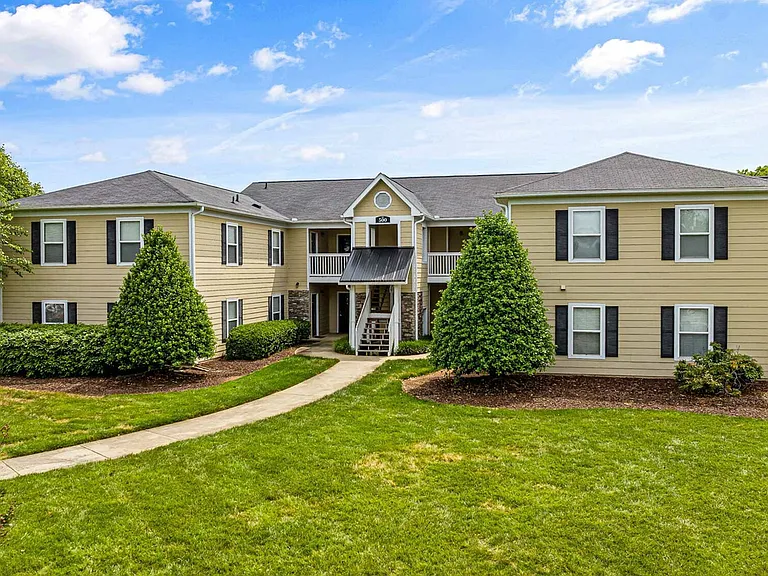 Fieldstone Apartment Homes — Photo 42