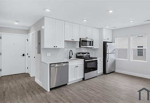 4th image of 324 61st St NE