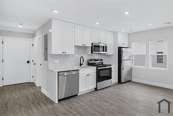 324 61st St NE — Photo 4