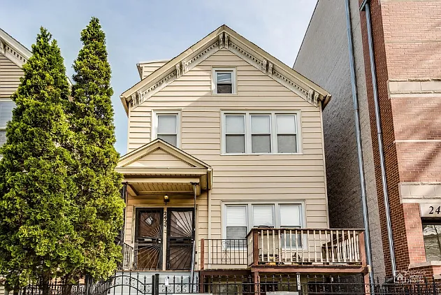 2422 W Moffat St #1 — Photo 1