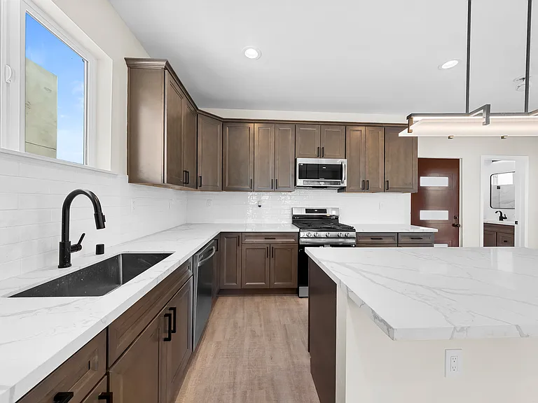 3904-10 Alpha St #3906 — Photo 5