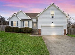 108 Saddlecreek Cir, Dickson, TN 37055