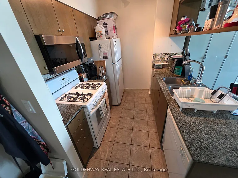 35 Mariner Ter #808 — Photo 2