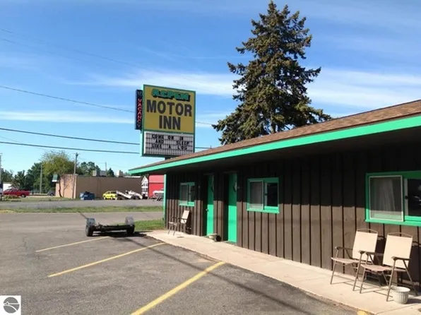 115 N Lake St, Oscoda, MI 48750