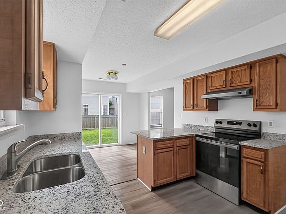 4th image of 4260 Village Trace Dr