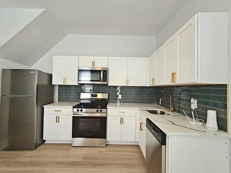 1211 N 56th St — Photo 4