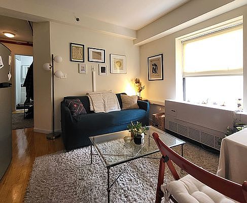 1st image of 219 1st Ave APT 4r