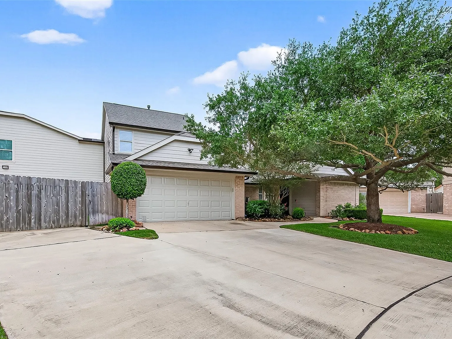5 bed, 4.5 bath, 4001 sqft, $3,950 — Photo 3