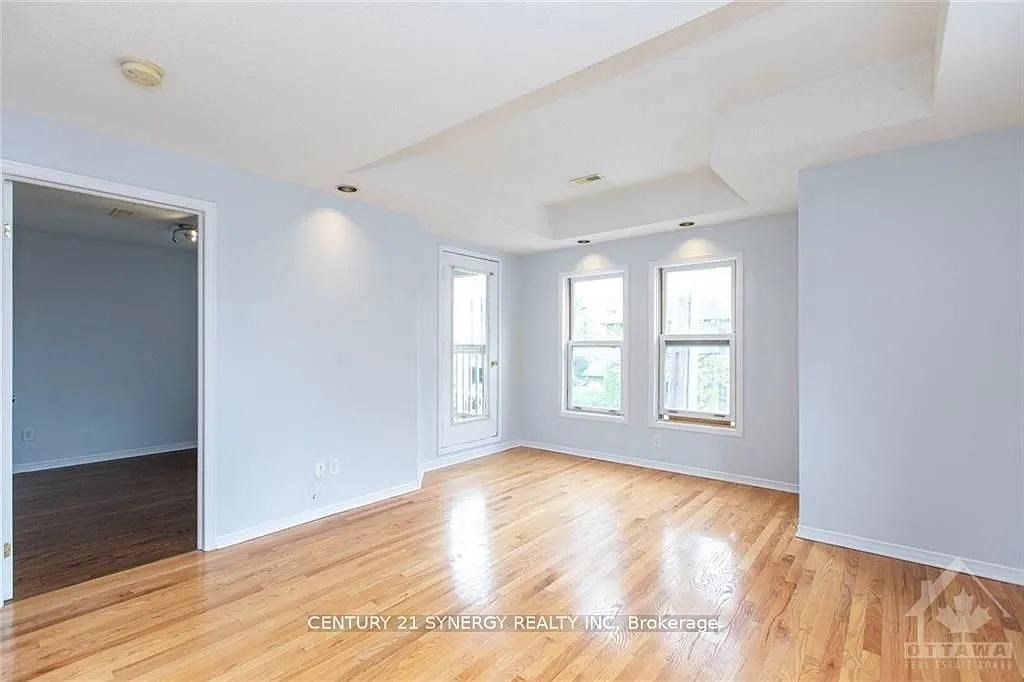 Building Photo - 450 Maclaren St #11