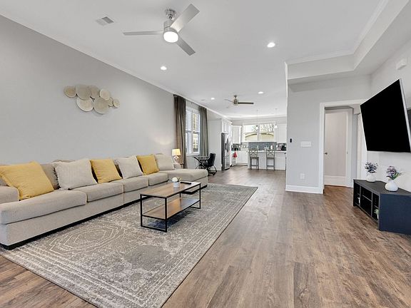 3rd image of 129 Green St