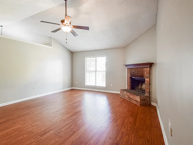 10378 Yates Dr — Photo 4