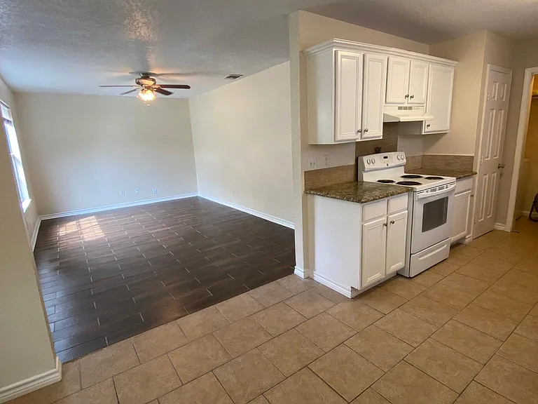 10727 Green Lake Dr — Photo 6