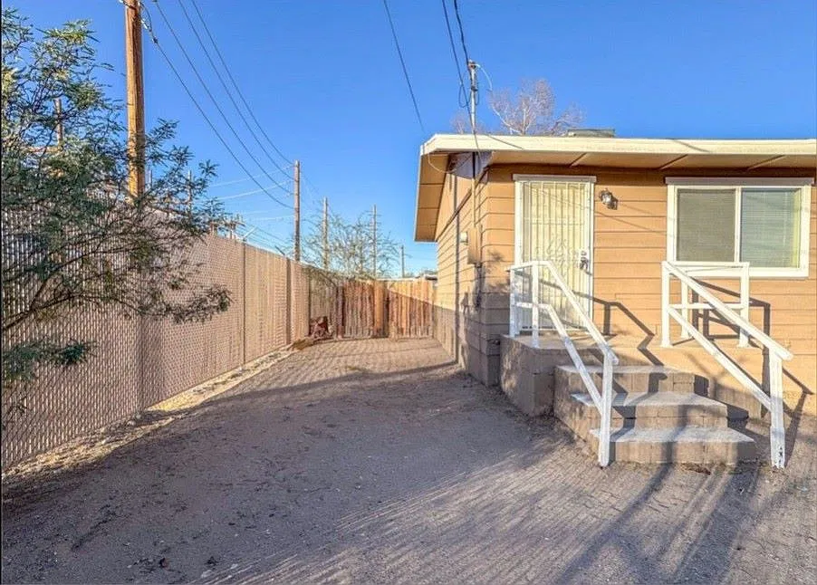 2 bed, 880 sqft, $1,350 — Photo 2